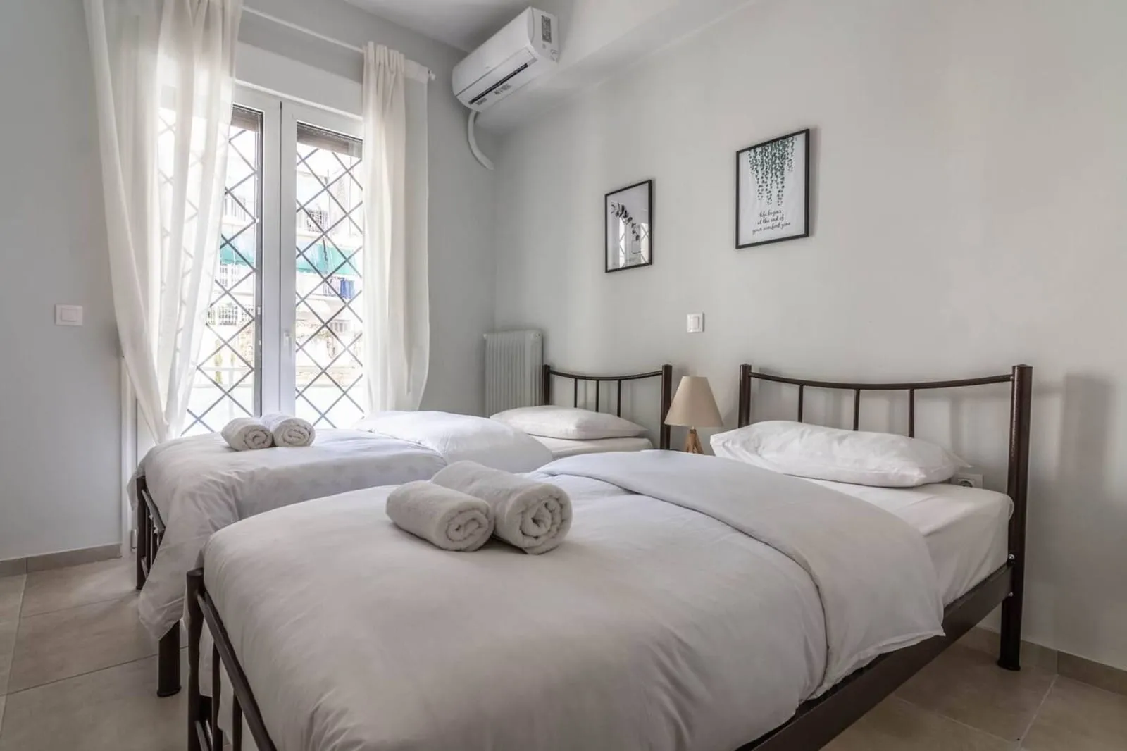 Example of student housing in Athens: bedroom with two beds